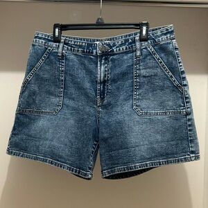 NWOT Kut from the Kloth Jane High Rise Short Size 12